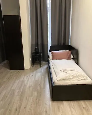 Only Ladies - Female Only Πράγα