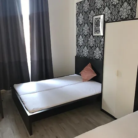 Only Ladies - Female Only Hostel Πράγα